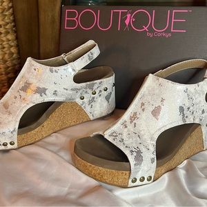 Corkys Boutique “Carley” White Metallic Sz. 9